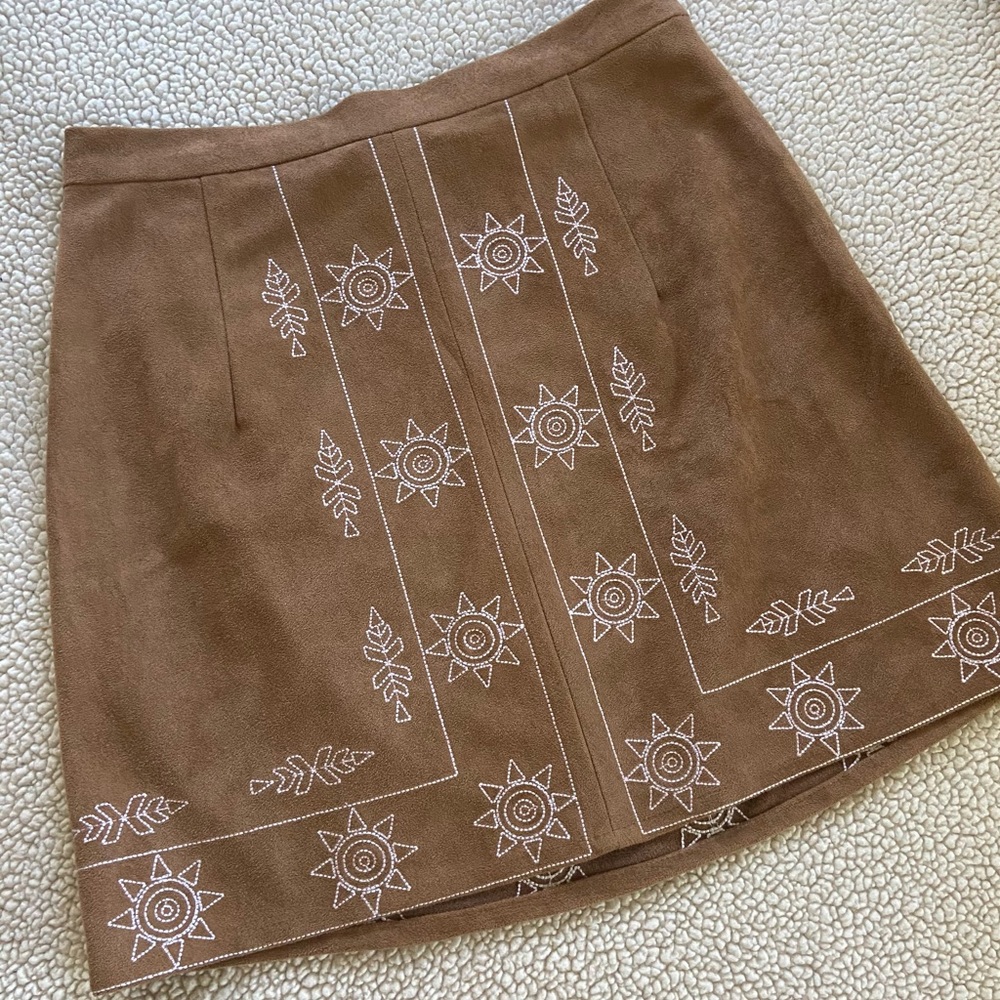 BNWT embroidered faux suede skirt🌾